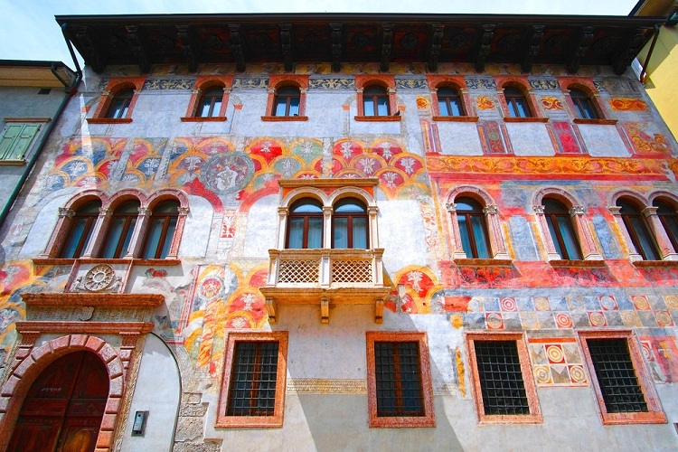 写真提供:Africa Studio/shutterstock.com、Vereshchagin Dmitry/shutterstock.com