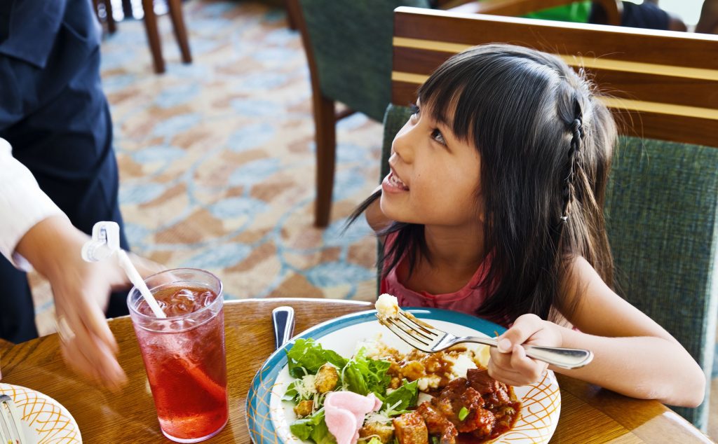 お子様も喜ぶ、バラエティ豊かな食事タイム