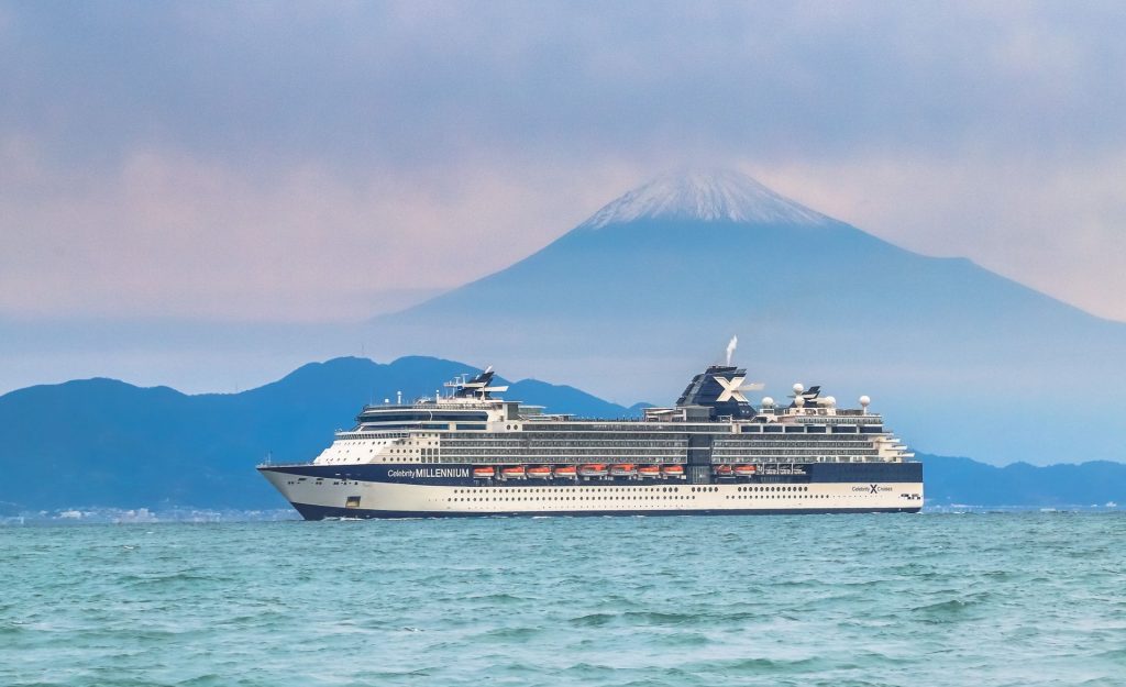 海から眺める富士山(写真は2018年航海時)