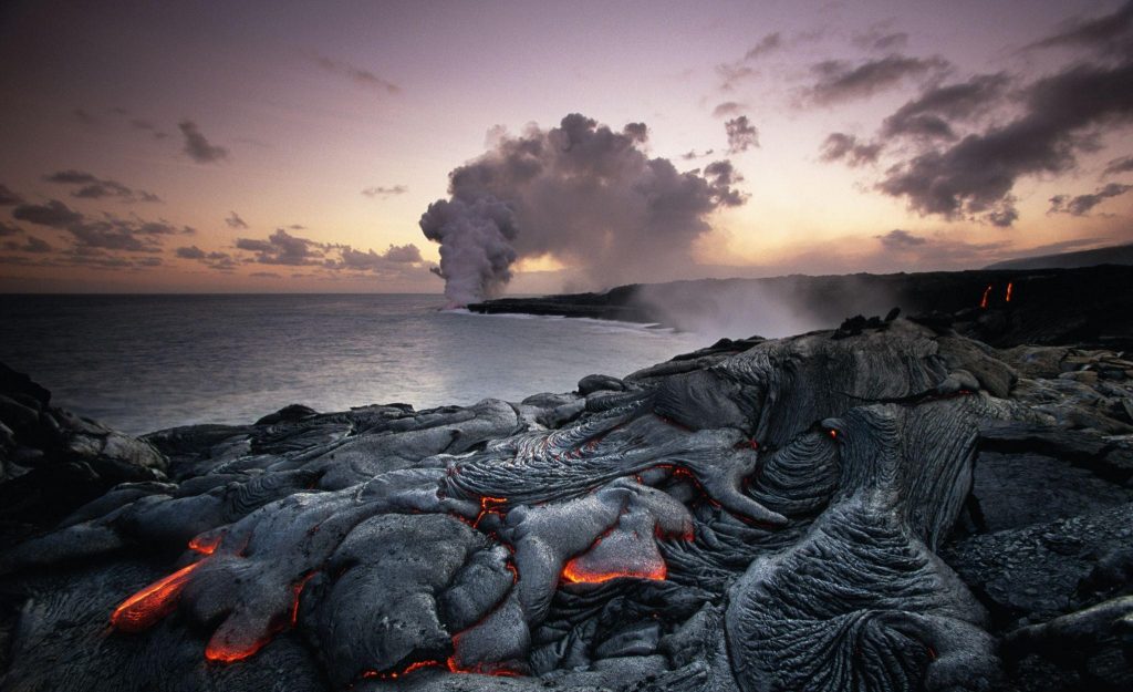 ハワイ火山国立公園を探索