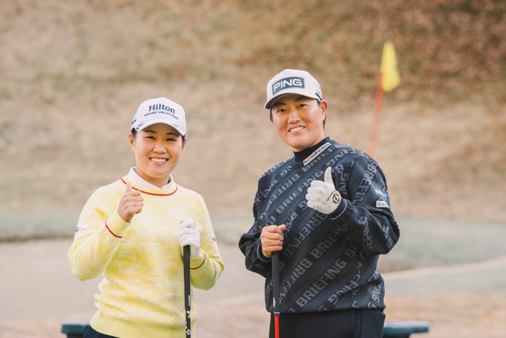 畑岡奈紗選手（左）と⼯藤遥加選手（右）