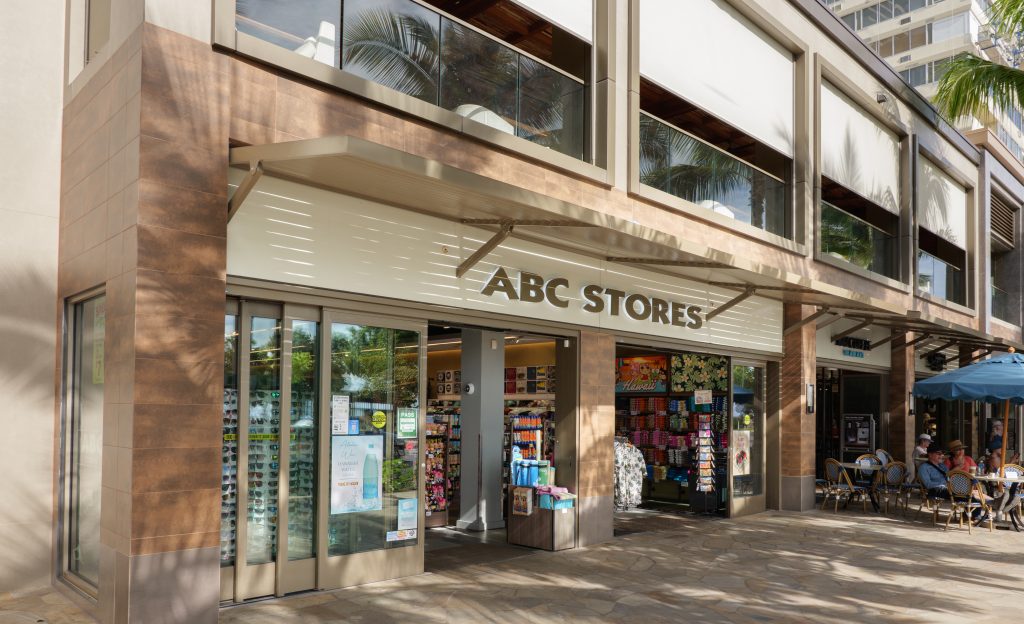 ワイキキに30店舗以上あるABCストア
